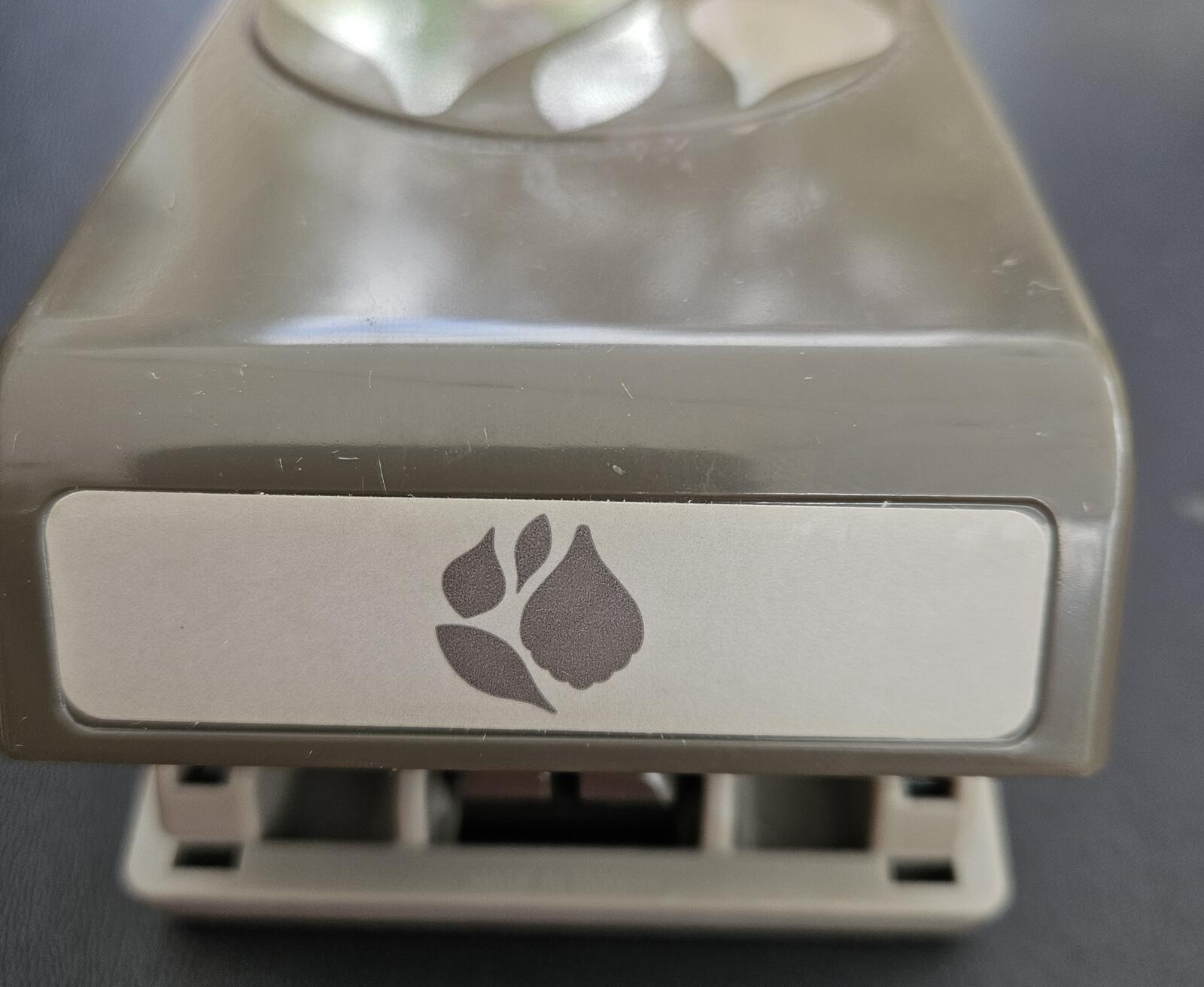 Stampin' Up! Paper Punch Cutter with Floral Leaf Design Locking Closure