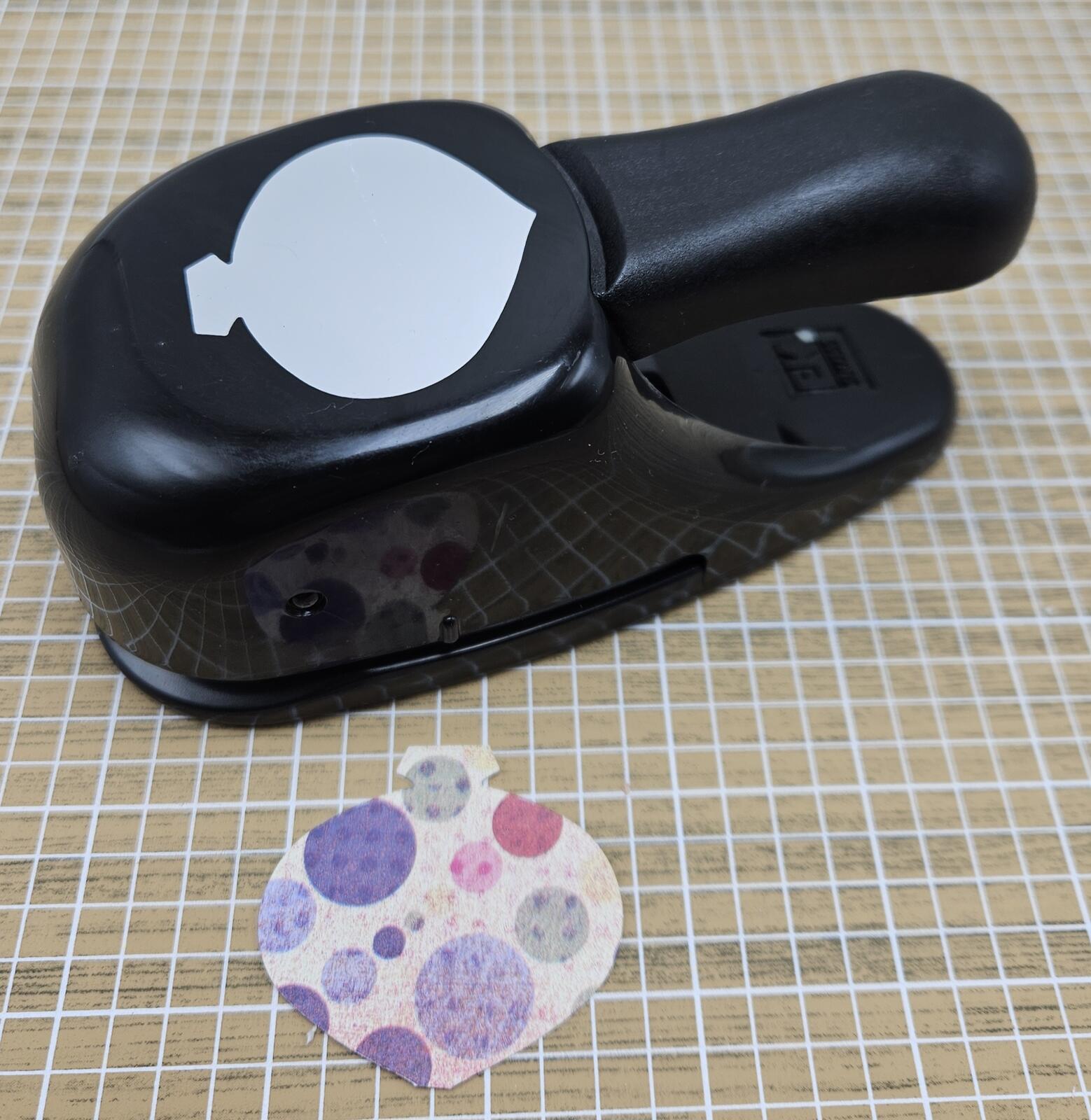 24 EK Success Circle Paper Punch Black Craft Scrapbooking Tool Whale Tail Design