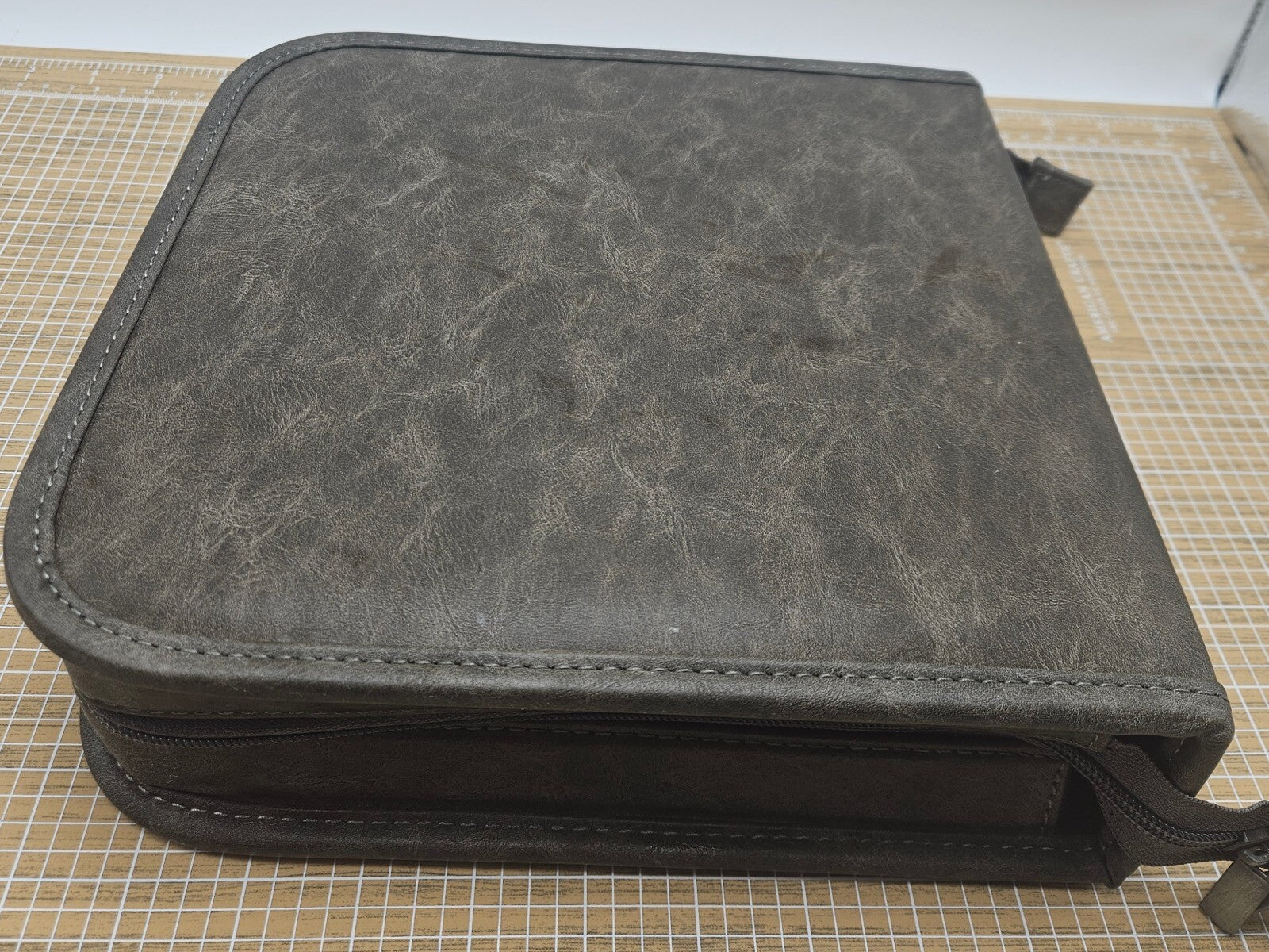Tim Holtz Idea-ology Stamp Storage Binder  Faux Leather CH93822 9.75 x 10 x 3 In