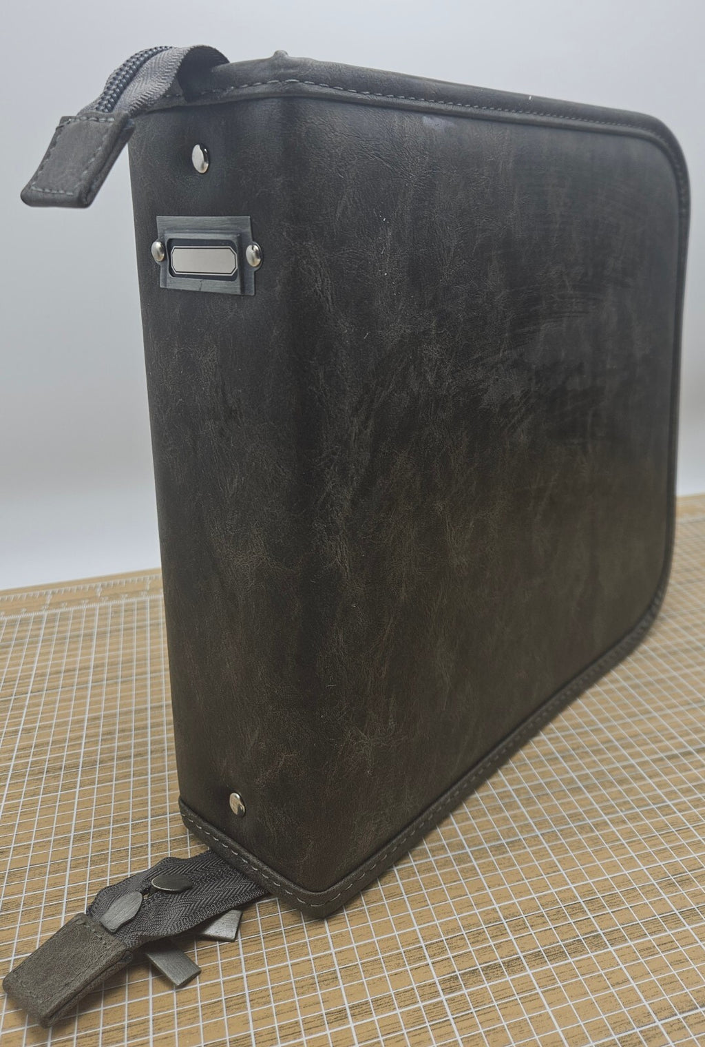Tim Holtz Idea-ology Stamp Storage Binder  Faux Leather CH93822 9.75 x 10 x 3 In