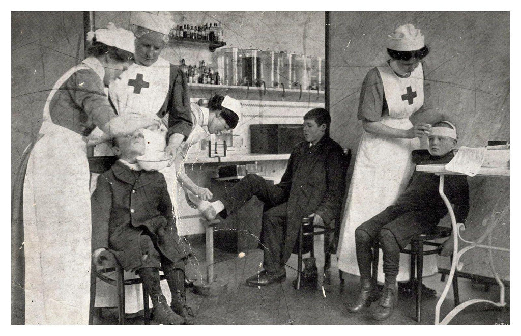 Litho-Printed Photo Postcard Suitall Series Medical Scene Nursing Staff